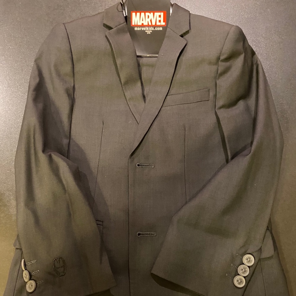 NEW KIDS MARVEL IRON MAN SUIT JACKET PANTS SIZE 8